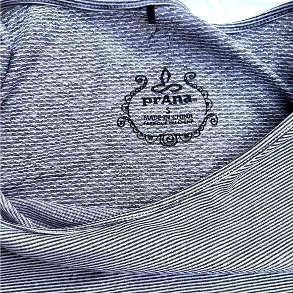Prana women's blue white striped print stretch short-sleeved t-shirt Sz S - Picture 5 of 5